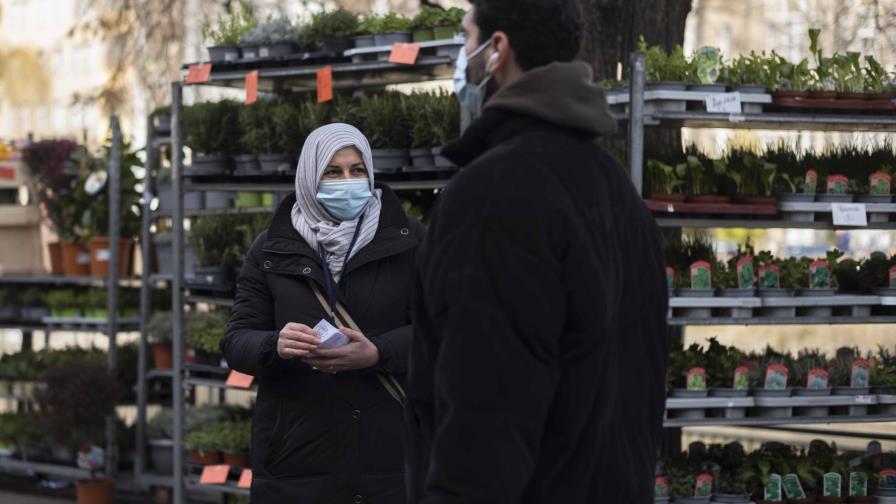 Dura lucha contra COVID en barrio de inmigrantes de Berlín