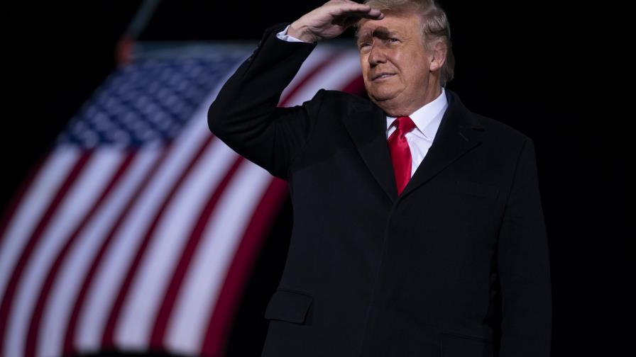 Historiadores piden destitución inmediata de Trump