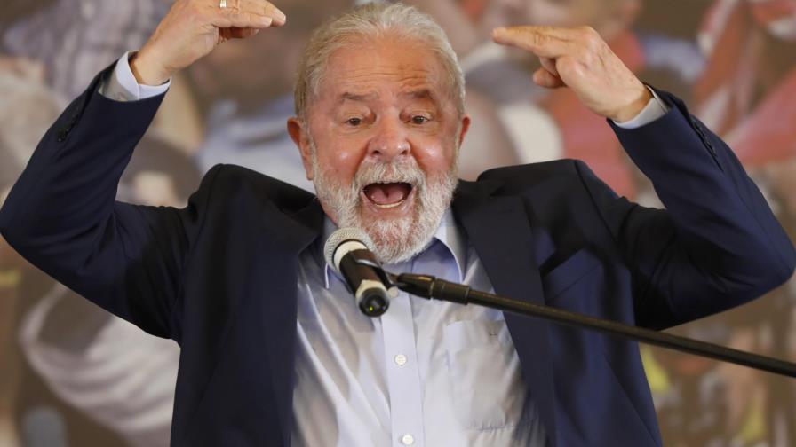 Lula critica a Bolsonaro; no aclara si será candidato
