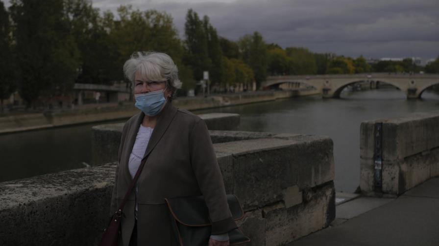 Hospitales de París en emergencia ante repunte de COVID-19