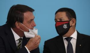 Bolsonaro extiende auxilio clave en el repunte de su imagen