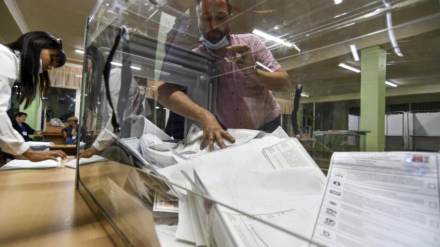 Partido proKremlin parece retener mayoría en parlamento ruso Partido proKremlin parece retener mayoría en parlamento ruso