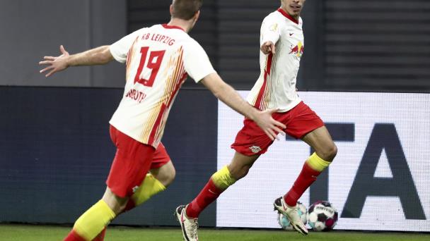 Leipzig derrota 2-0 a Wolfsburgo, avanza a semis de Copa
