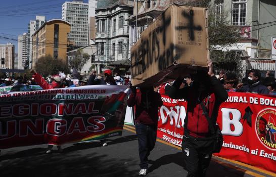 Maestros bolivianos protestan contra la educación virtual