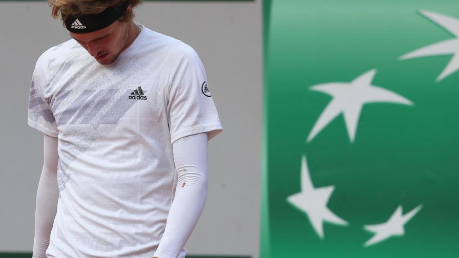 Zverev juega enfermo, asegura estar al día con pruebas COVID