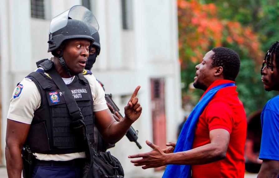 Protestas en día después del tiroteo entre militares y policías en Haití