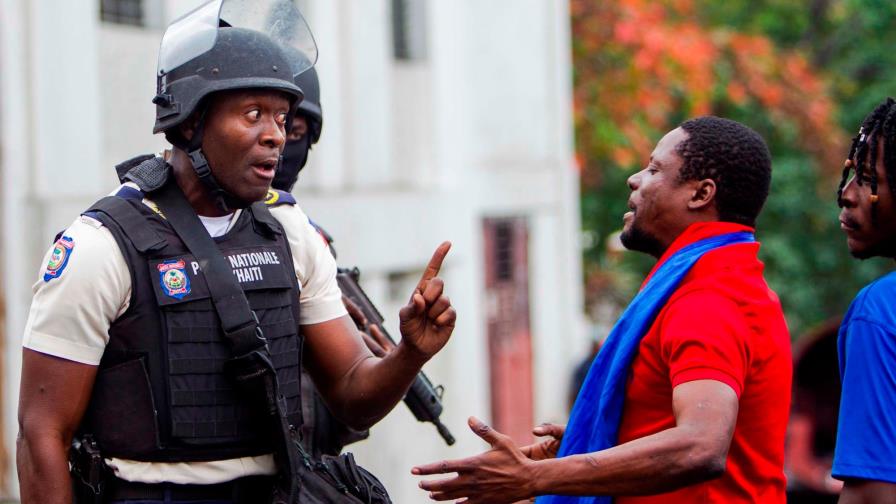 Protestas en día después del tiroteo entre militares y policías en Haití
