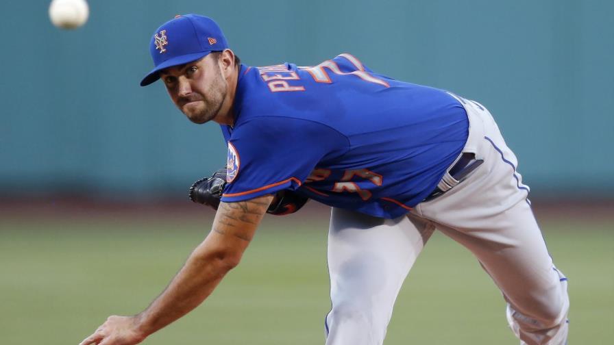 Peterson debuta y da triunfo a Mets en Boston Peterson debuta y da triunfo a Mets en Boston