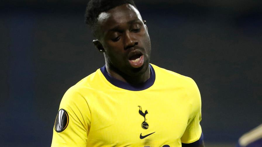 Tottenham apoya a colombiano Sánchez tras insultos racistas
