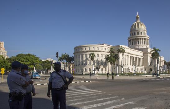 Cuba amanece con control policial y sin internet móvil