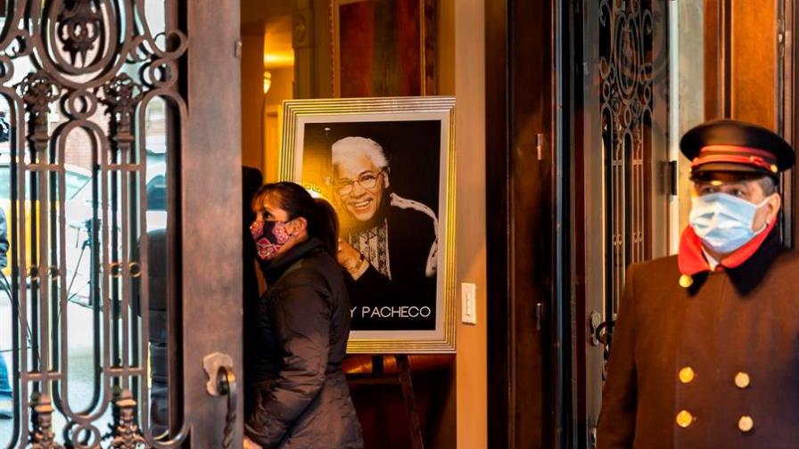 Recuerdan al músico Johnny Pacheco por su legado y humildad durante velatorio