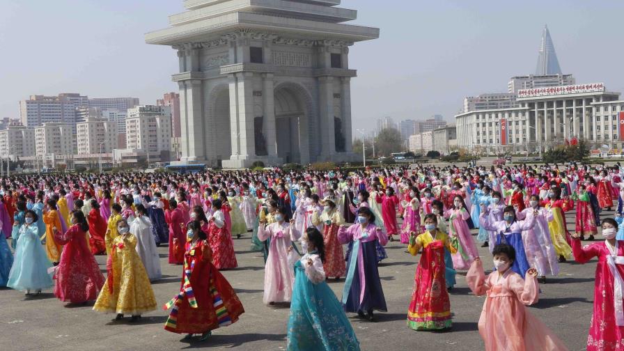 Norcorea celebra 109 cumpleaños de su fundador
