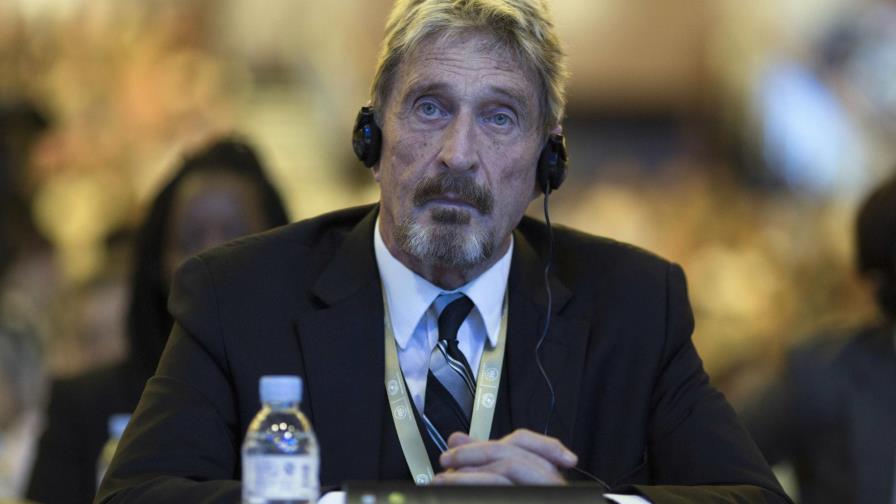 Encuentran sin vida a John McAfee en prisión de España