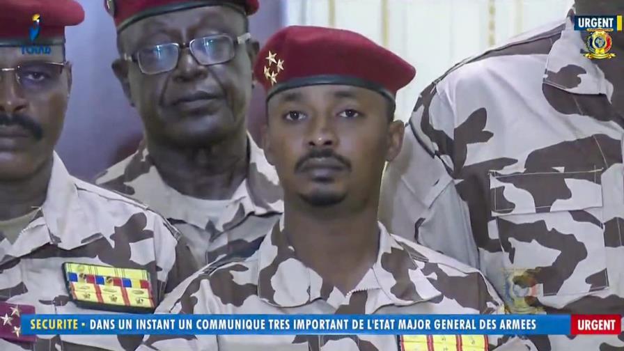 Chad: rebeldes amenazan derrocar a hijo de presidente muerto