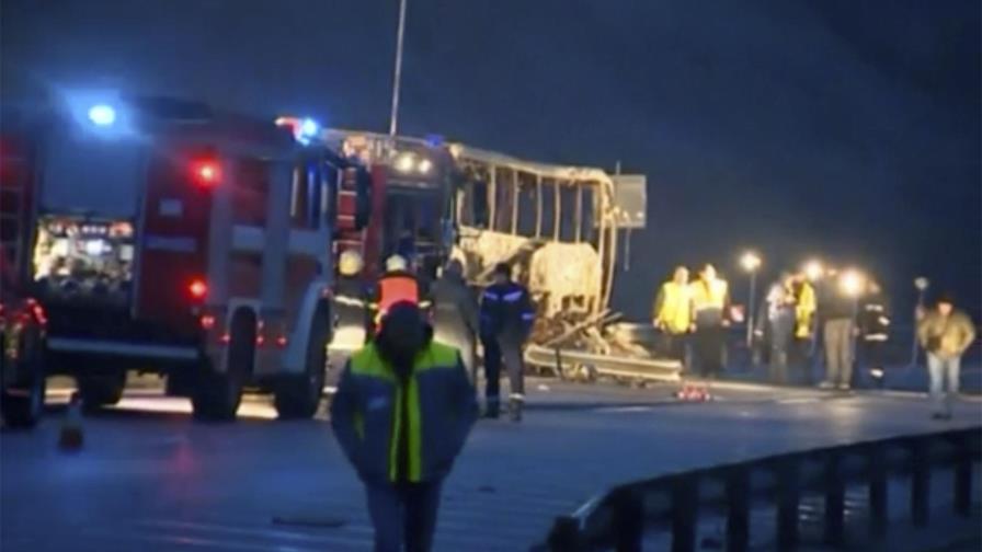 Al menos 45 muertos en un accidente de autobús en Bulgaria Al menos 45 muertos en un accidente de autobús en Bulgaria