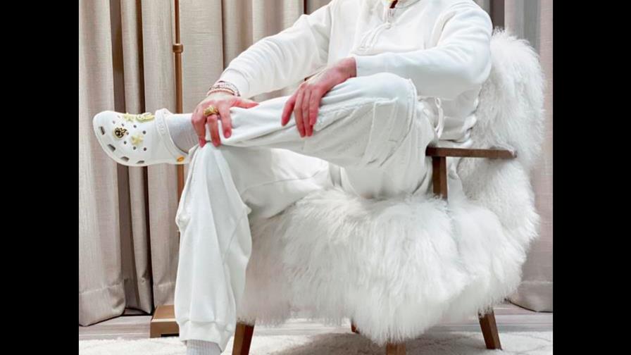 Bad Bunny se mete a diseñador... para Crocs