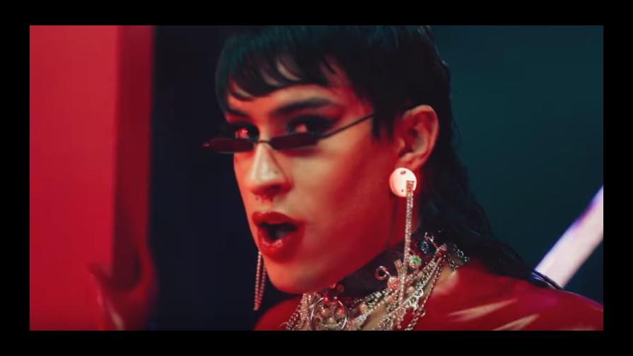 Bad Bunny se viste de mujer en nuevo video Bad Bunny se viste de mujer en nuevo video