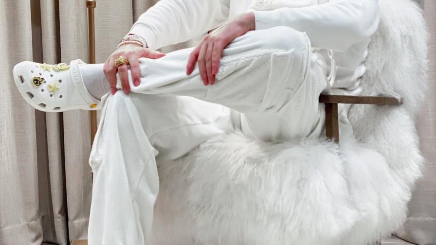 De los Crocs de Bad Bunny a los Levi’s de Valentino, las alianzas de moda no tienen límites