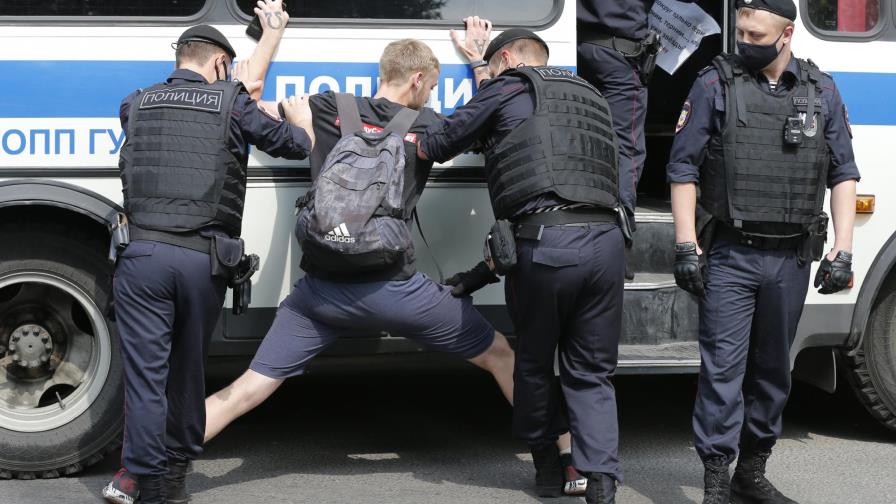 Rusia: Arrestan a grupo que exige liberación de experiodista