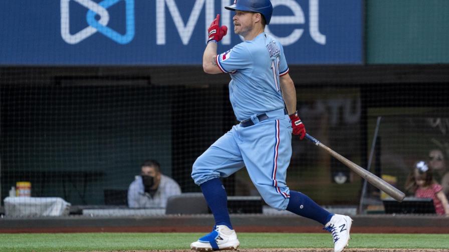 Rangers aprovechan errores para remontar ante Medias Rojas