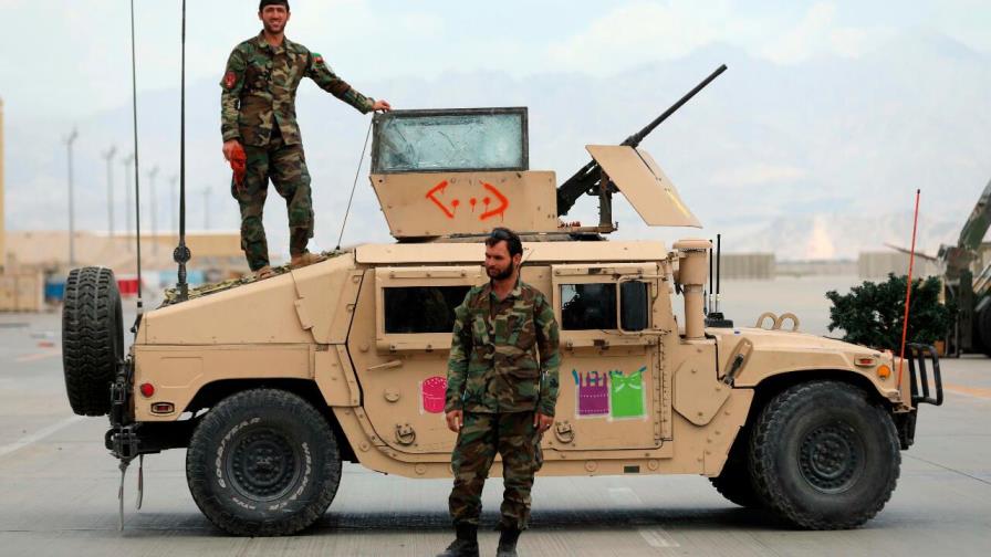 Los talibanes amnistían a los soldados afganos en Herat