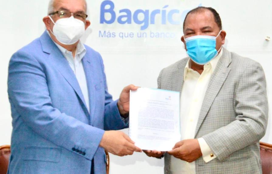 Banco Agrícola y el CEA firman acuerdo para apoyar colonos del ingenio Porvenir   