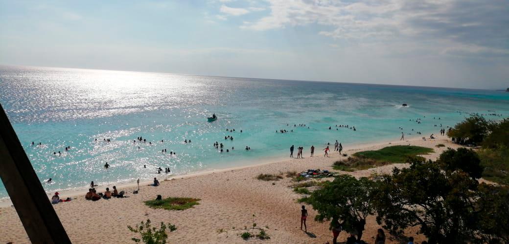 Bahía de las Águilas desde lejos.