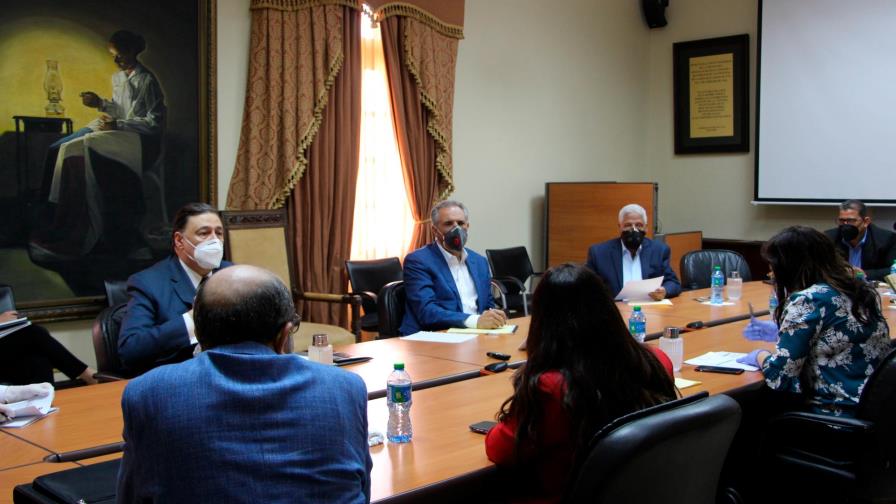 Gobierno se reúne con Comisión de Asuntos Sociales; entregará más de tres millones de raciones alimenticias