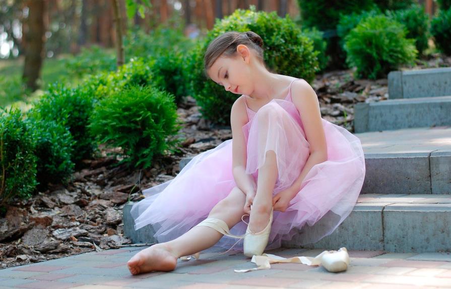 Una niña brasileña gana un concurso internacional de ballet desde su casa