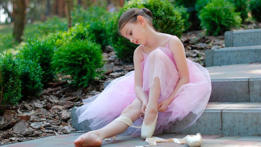 Una niña brasileña gana un concurso internacional de ballet desde su casa