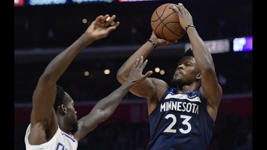 Concretan pase de Jimmy Butler a Filadelfia en canje