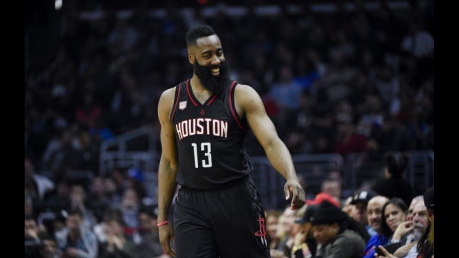 James Harden sigue líder de anotación en la NBA 