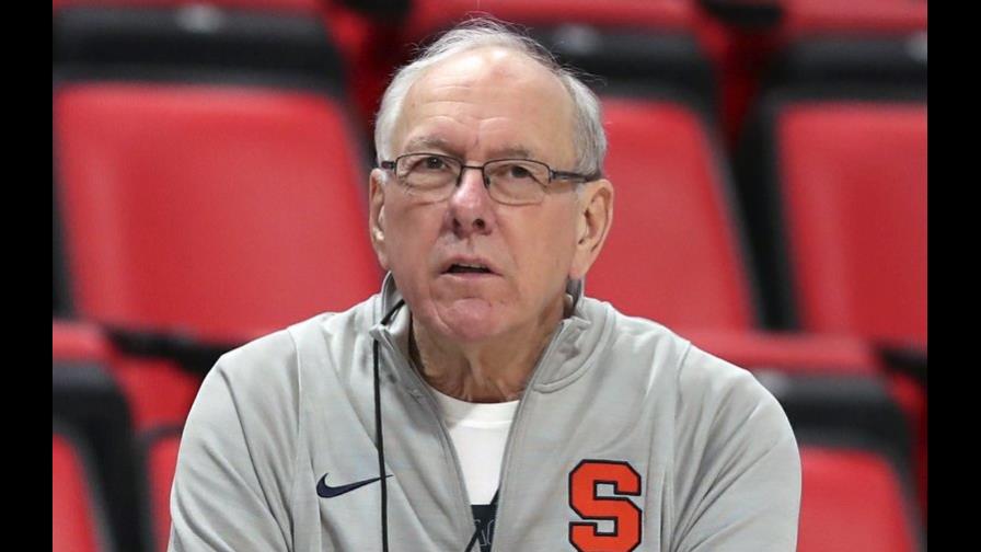 Entrenador de baloncesto universitario atropella y mata a un hombre