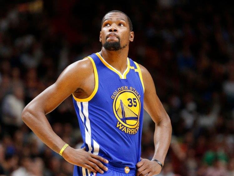 Los Warriors dan casi por perdido a Kevin Durant para inicio de la final de la NBA