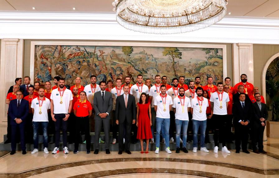 Los reyes de España, orgullosos de la selección de baloncesto, elogian su esfuerzo