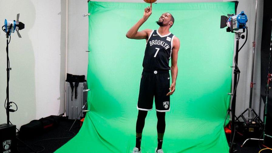 Fanáticos se sorprenden al ver a Kevin Durant entrar en un Uber