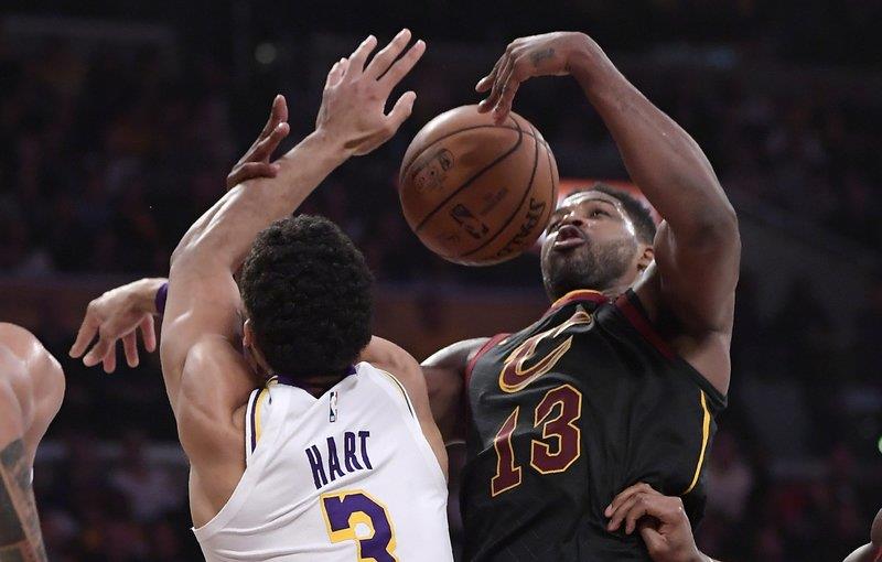 Los Cavaliers sorprenden a Lakers, frenan racha de 12 derrotas