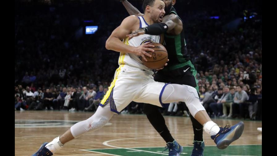 Warriors encadenan décimo triunfo, superan a Celtics; Horford anotó 22 puntos 