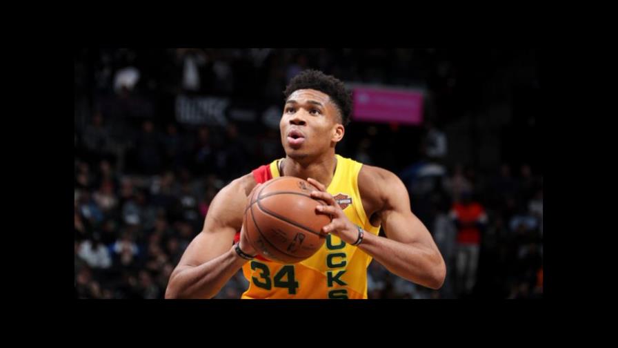 Giannis Antetokounmpo anota 45 puntos; Bucks vencen a 76ers