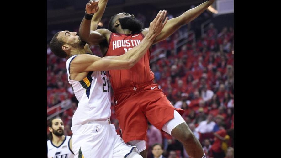 James Harden anota 29, los Rockets se imponen al Jazz