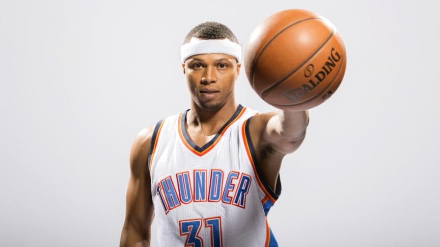 Ex NBA podría enfrentarse a una condena de 15 años por posesión de armas y marihuana