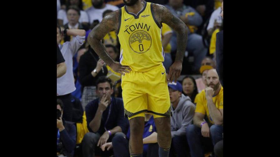 DeMarcus Cousins se lesiona la rodilla