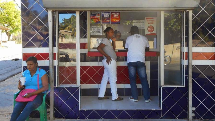 Denuncian plaga instalación de bancas ilegales de lotería en Higüey