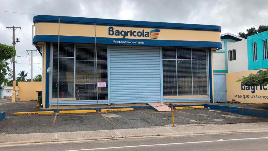 Cierran sucursal del Banco Agrícola en Villa Riva por casos de COVID-19