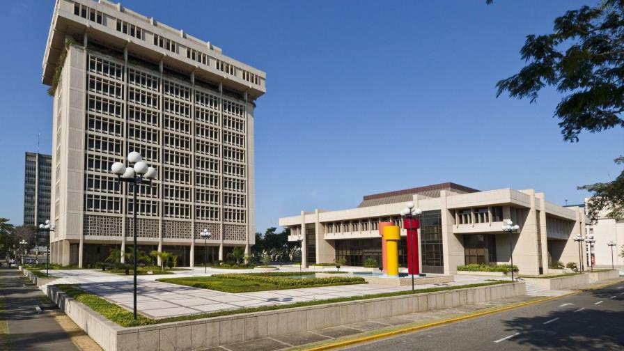 Hacienda y BCRD buscan crear fideicomiso para desmontar en 20 años una deuda de RD$648.64 mil millones