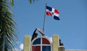 Video | Colocan bandera nueva en el Altar Votivo en Dajabón