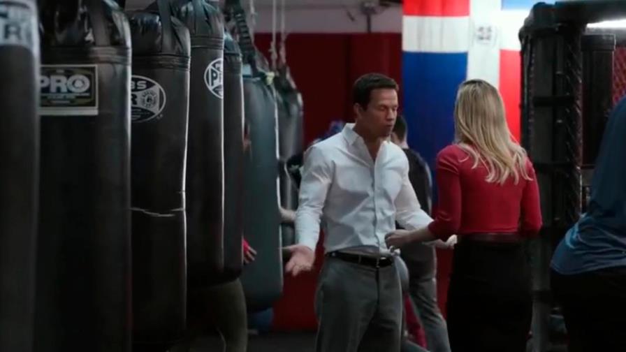 Bandera dominicana se exhibe en nueva película de Mark Wahlberg Bandera dominicana se exhibe en nueva película de Mark Wahlberg