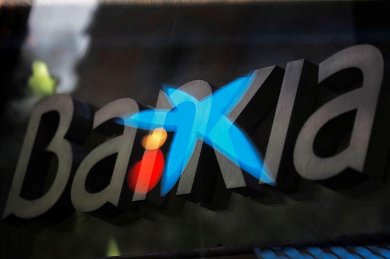 Caixabank, con el 74 %, y Bankia, con el 26 %, crean el mayor banco de España