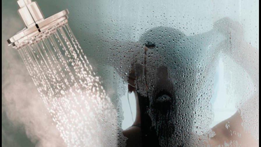 Una mujer no puede bañarse ni llorar porque es alérgica al agua Una mujer no puede bañarse ni llorar porque es alérgica al agua