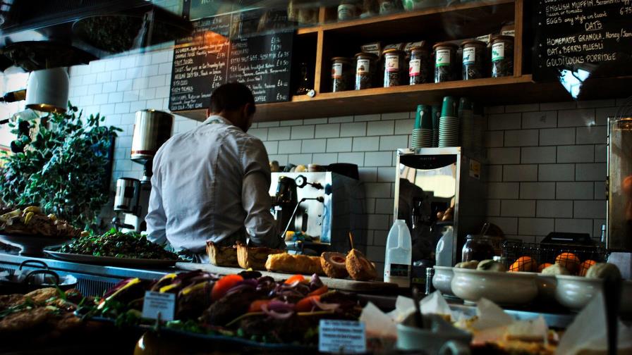Chef francés Ducasse afirma que es más seguro comer en un restaurante que en casa Chef francés Ducasse afirma que es más seguro comer en un restaurante que en casa